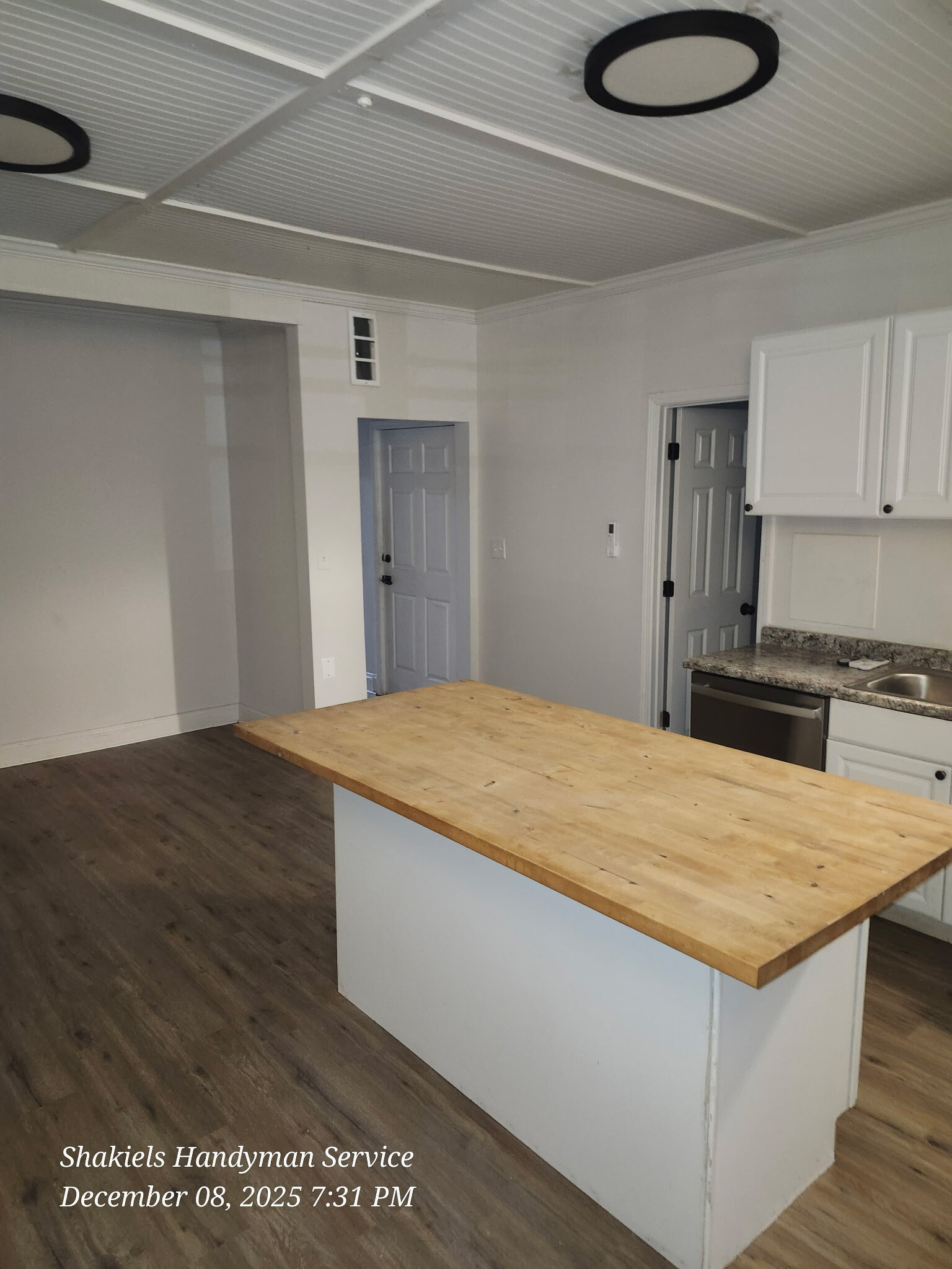 Eat-In Kitchen - 6216 Elmwood Ave