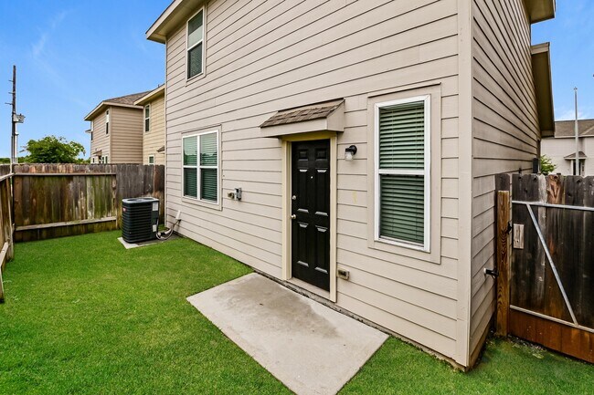 Building Photo - 21510 Kimro Ln
