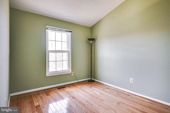 Building Photo - 4216 Fox Lake Dr