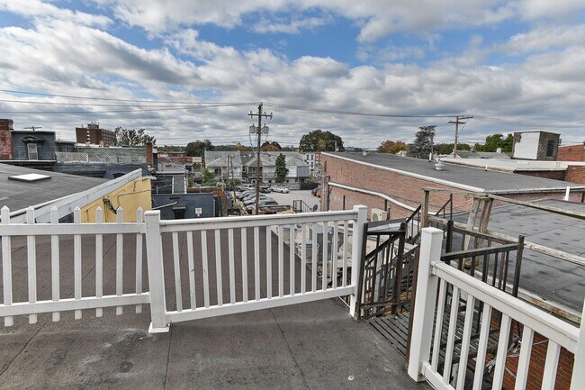 Building Photo - 1306 N 3rd St