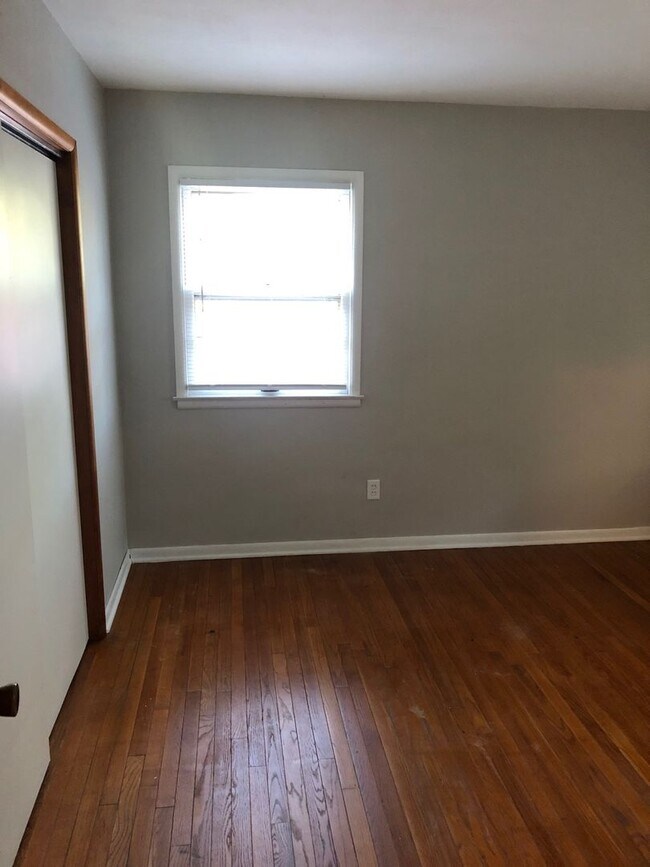 Building Photo - Newly renovated 4BR/2BA home, across from IU Stadium and Golf Course!