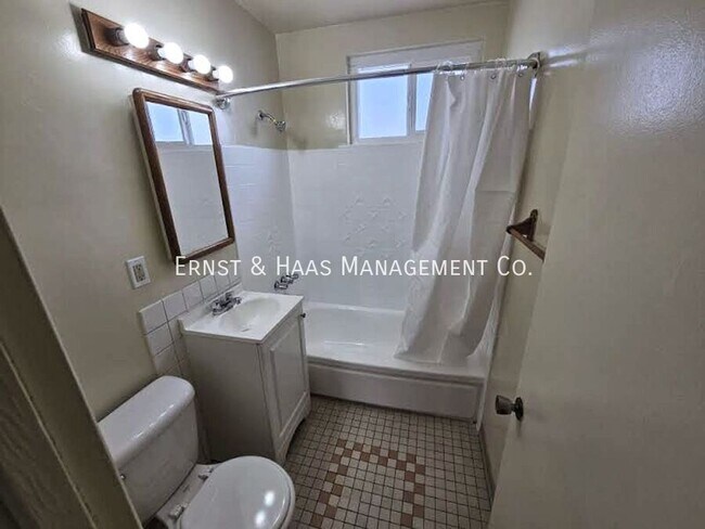 Building Photo - 9119 Rose St