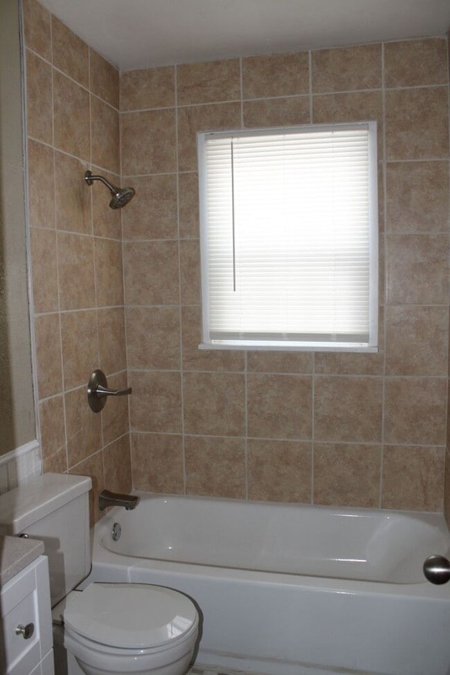 Building Photo - Believe it! 3 bds, 2 ba, MWC Schools - Tin...