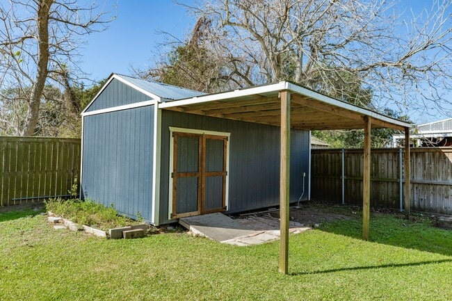 Building Photo - 1614 Avenue F