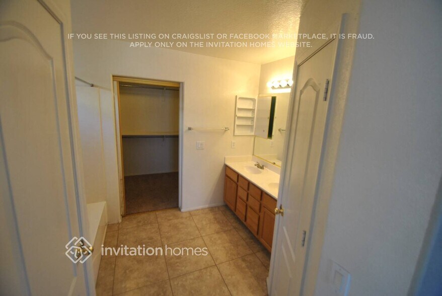 Building Photo - 2605 N 128th Ln