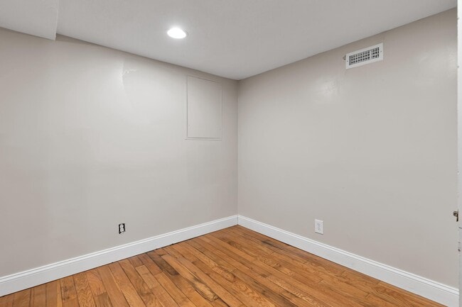 Building Photo - 3011 S Buchanan St