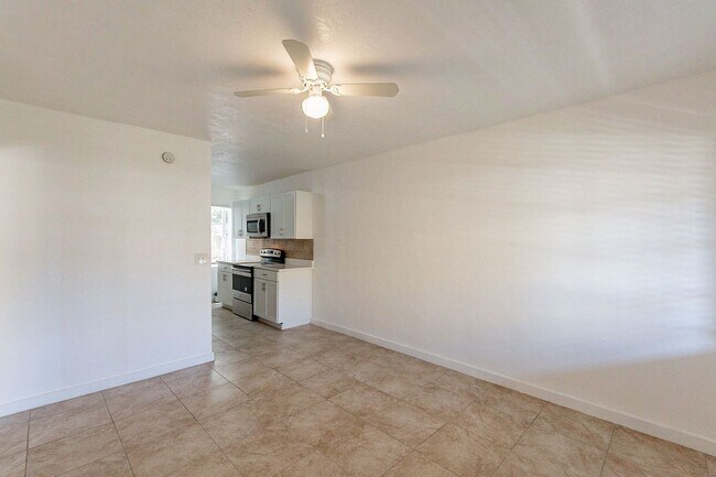 Building Photo - 928 W McDowell Rd