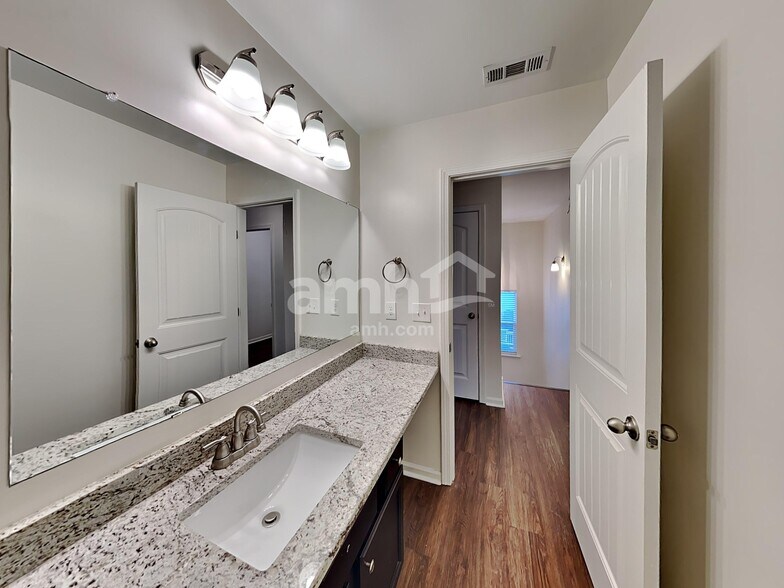 Building Photo - 323 Stoney Hollow Rd