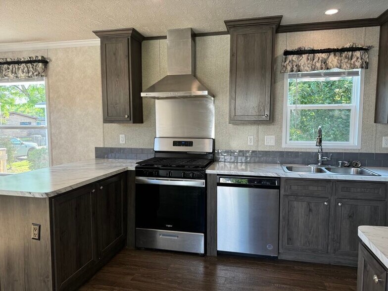 Building Photo - 2042 Marmoor Dr