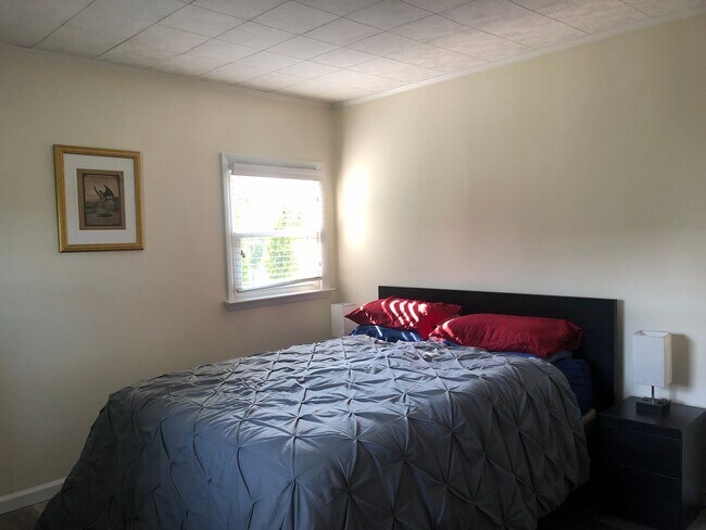 Building Photo - Great Family Home! 3 Bedroom/1 Bath Home o...