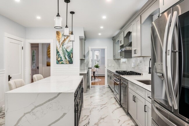 Building Photo - 815 Central Ave