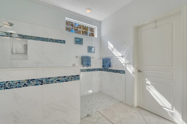 Building Photo - 49 Penny Creek Dr