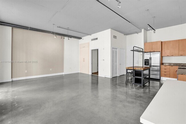 Building Photo - 2100 Van Buren St