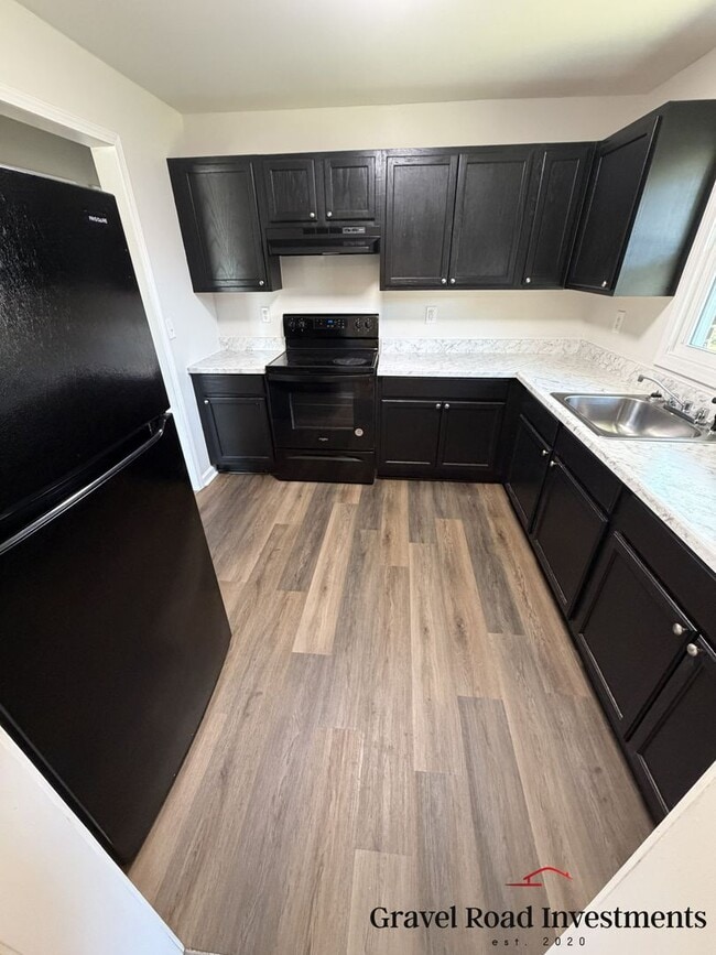 Building Photo - Beautifully Remodeled 3-Bedroom, 1-Bathroom House with Fenced Backyard