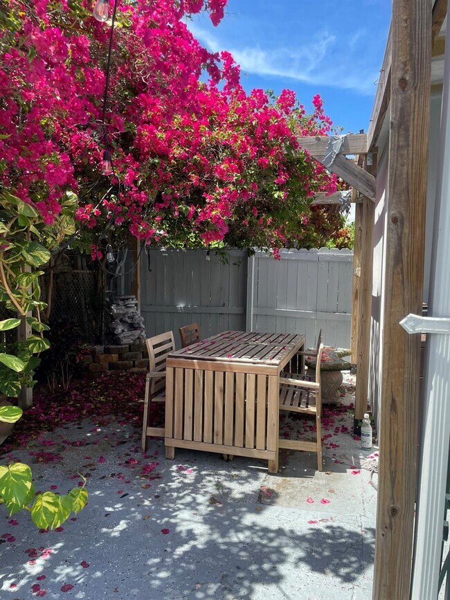 Building Photo - 2656 SW 28th Ct