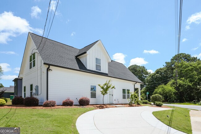 Building Photo - 499 Little Oak St