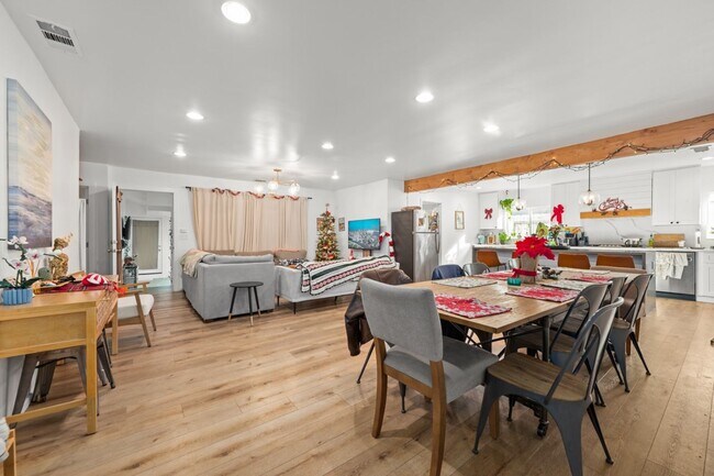 Building Photo - Semi furnished!