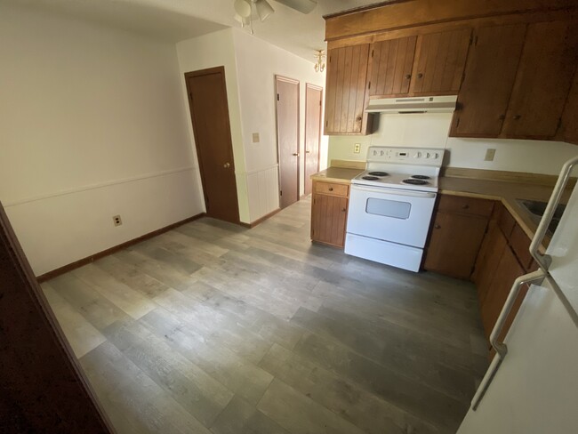 Dining Space - 114 Colonial Ct