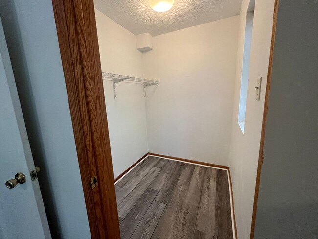 Building Photo - 666 Sims Ave