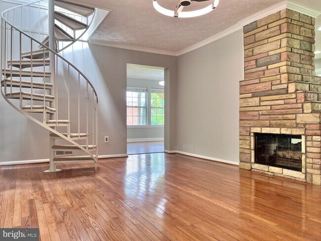 Building Photo - 5350 Ravensworth Rd