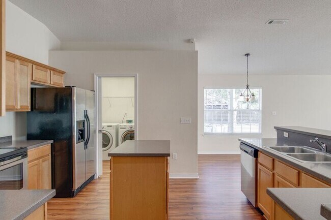 Building Photo - 5851 Chi Chi Cir