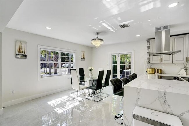 Building Photo - 1129 NE 2nd Ave