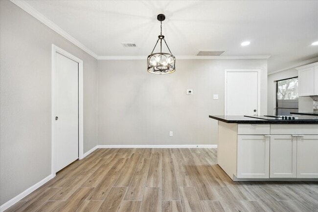 Building Photo - 2379 Briarwest Blvd