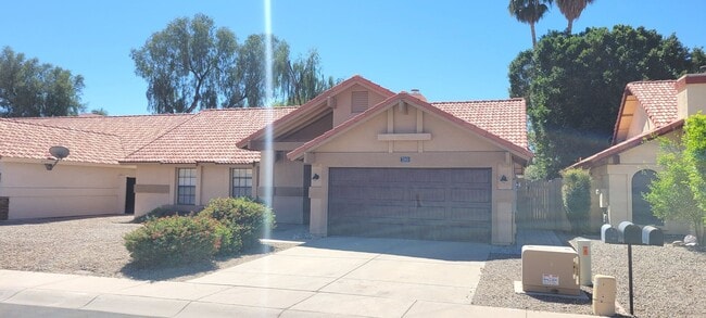 Building Photo - Arrowhead Ranch