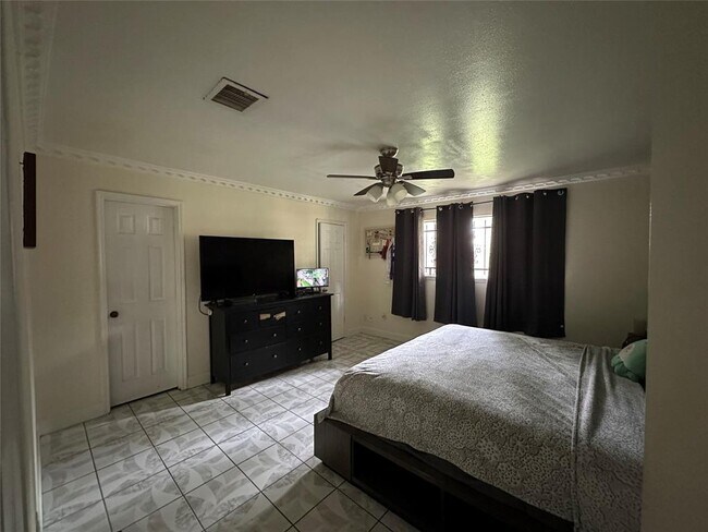 Building Photo - 11406 Hornbrook Dr