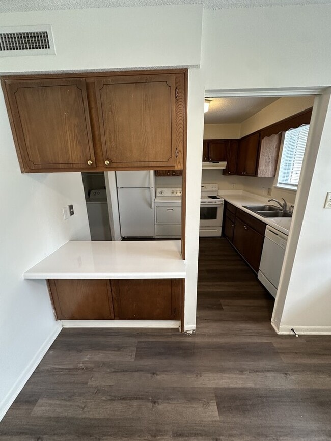 Building Photo - 2365 Champion Ct