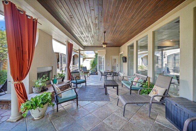 Building Photo - 5 Muirfield Dr