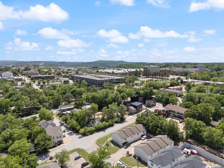 Building Photo - 950 W Eagle St