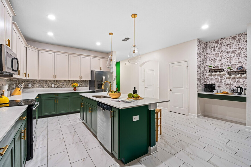 Building Photo - 4710 Sleepy Hollow Dr