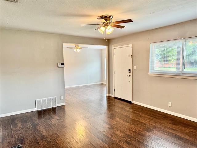 Building Photo - 611 Crestview Dr
