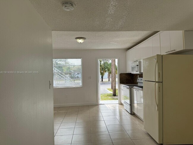 Building Photo - 2401 Van Buren St