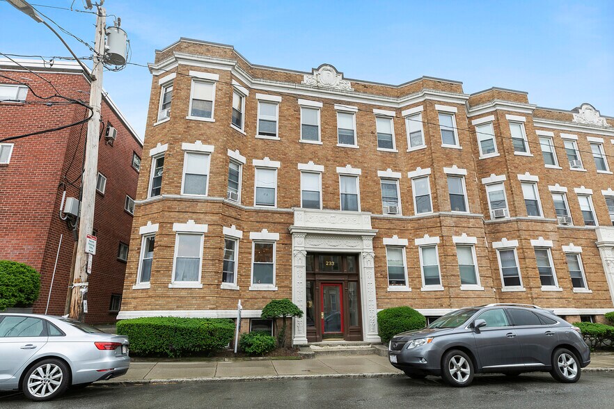 Building Photo - 233 Kelton St
