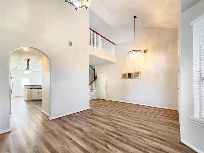 Building Photo - 21827 Sierra Long Dr