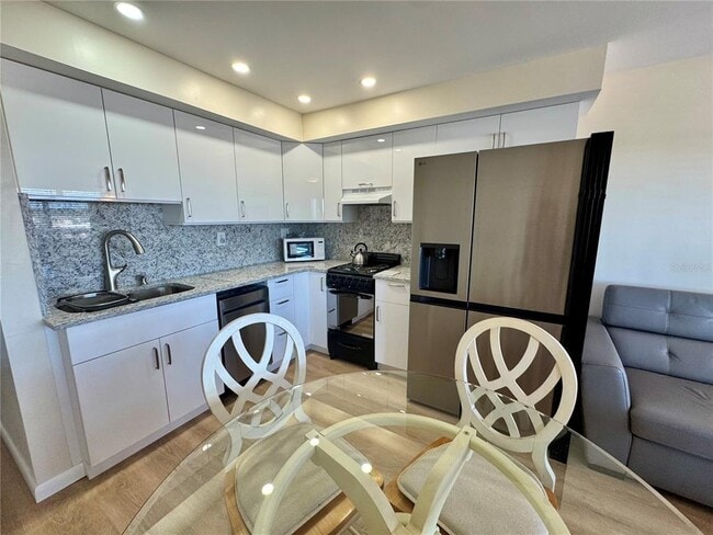 Building Photo - 8950 Park Blvd