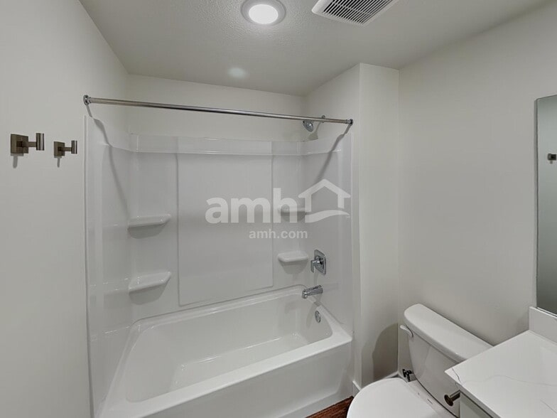 Building Photo - 1312 W Mahogany St