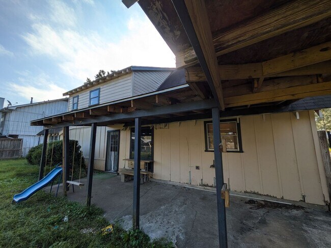 Building Photo - 6350 Arrowhead Dr