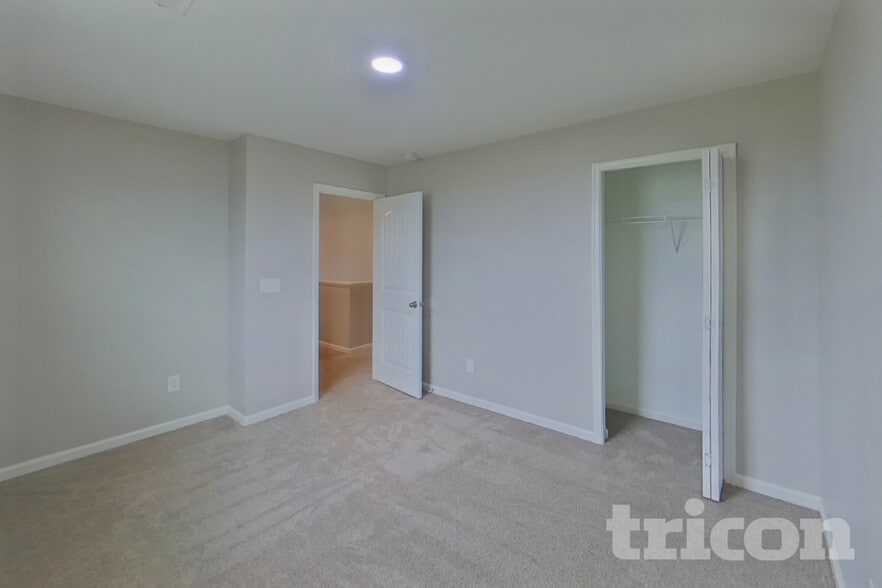 Building Photo - 656 McCormick Ln
