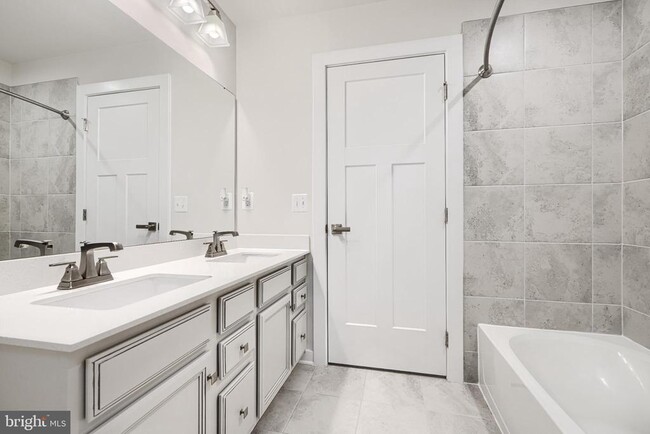 Building Photo - 13605 Otono Dr