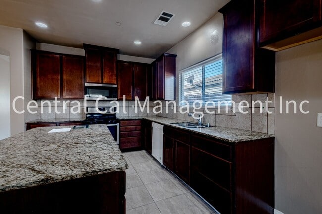 Building Photo - 4 Bedroom, 3 Bath Home in the Desired Southwest - $2595 per month!