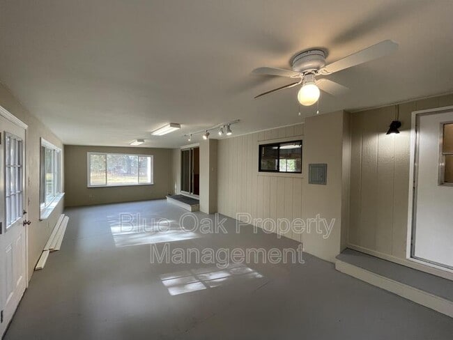 Building Photo - 9384 Lott Rd