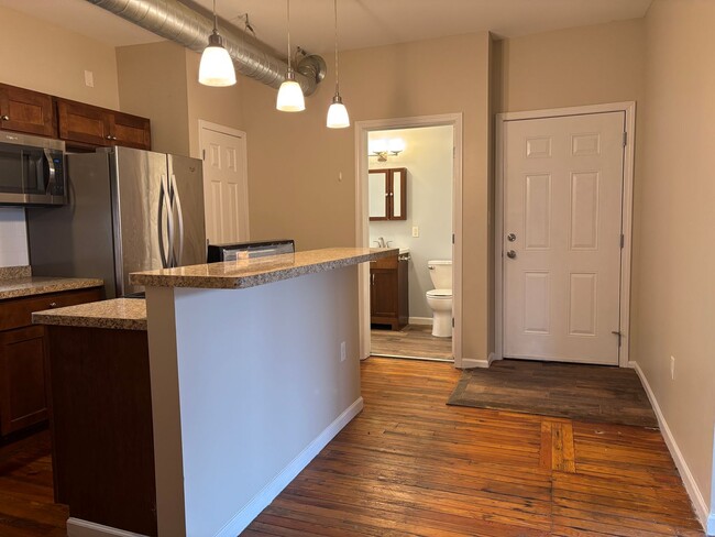 Building Photo - 580 Amherst St