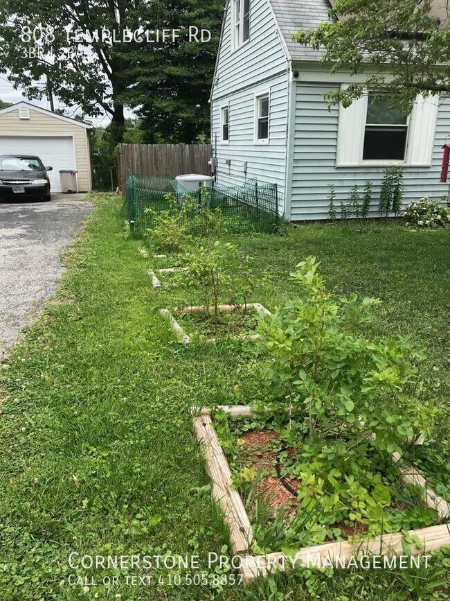 Building Photo - 808 Templecliff Rd