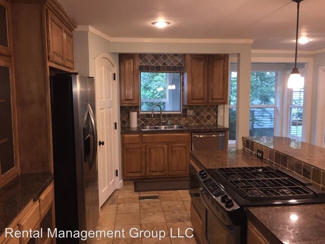 Building Photo - 5 br, 4 bath House - 633 Shades Crest Road