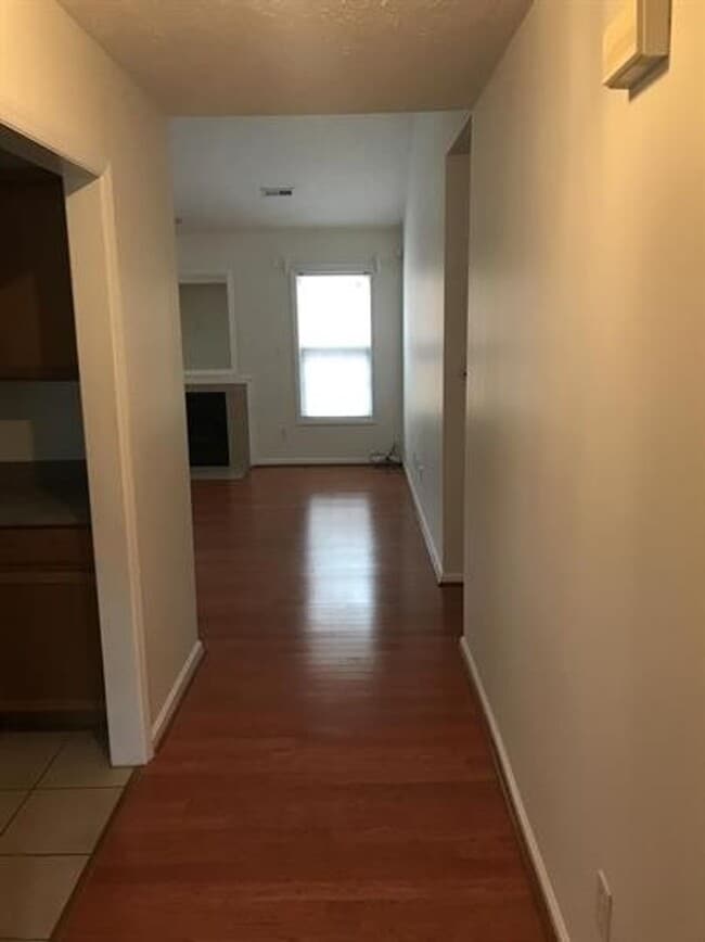 Building Photo - Carolina Lakes!!