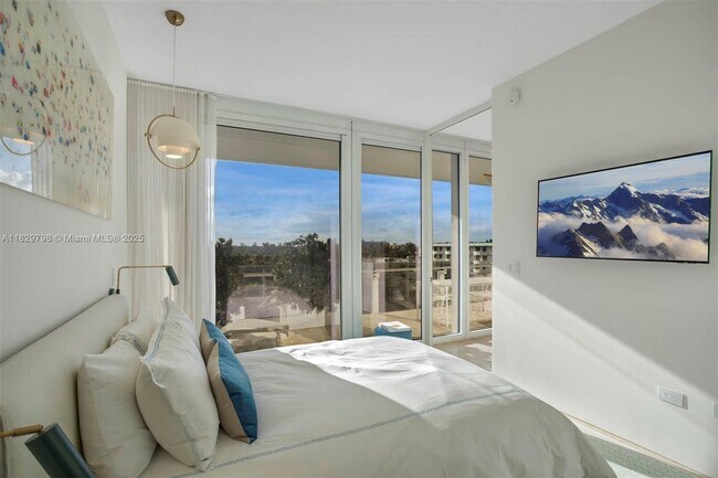 Building Photo - 9111 Collins Ave