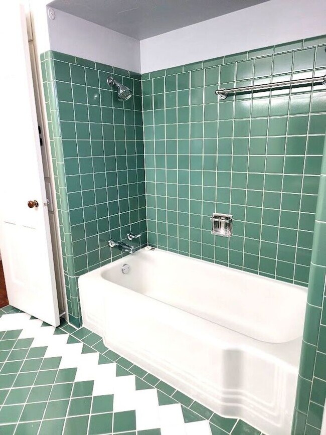 Building Photo - 2 Bed 1.5 Bath 1 Car Garage in the GRADY MUSGRAVE LAKESIDE Addition